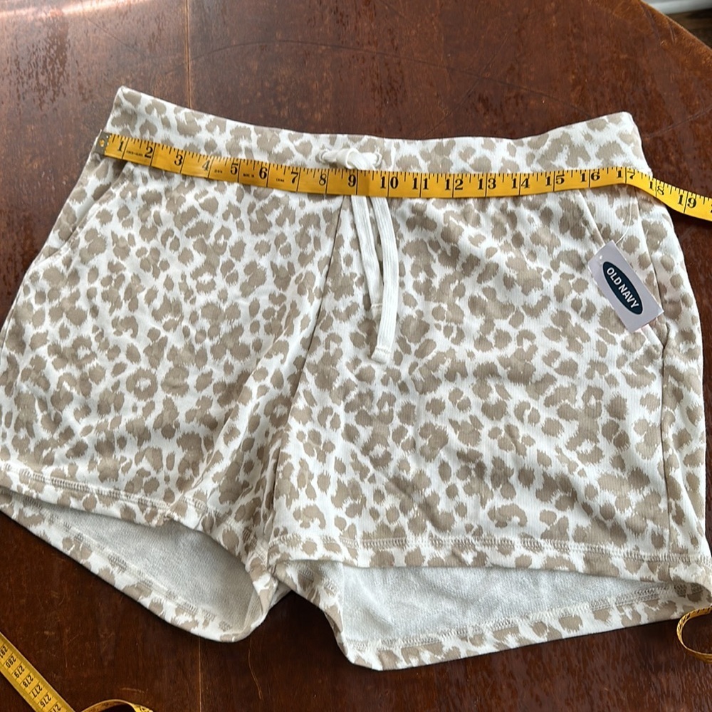 NWT Old Navy Drawstring Leopard Spots Shorts Size Large - Picture 4 of 7